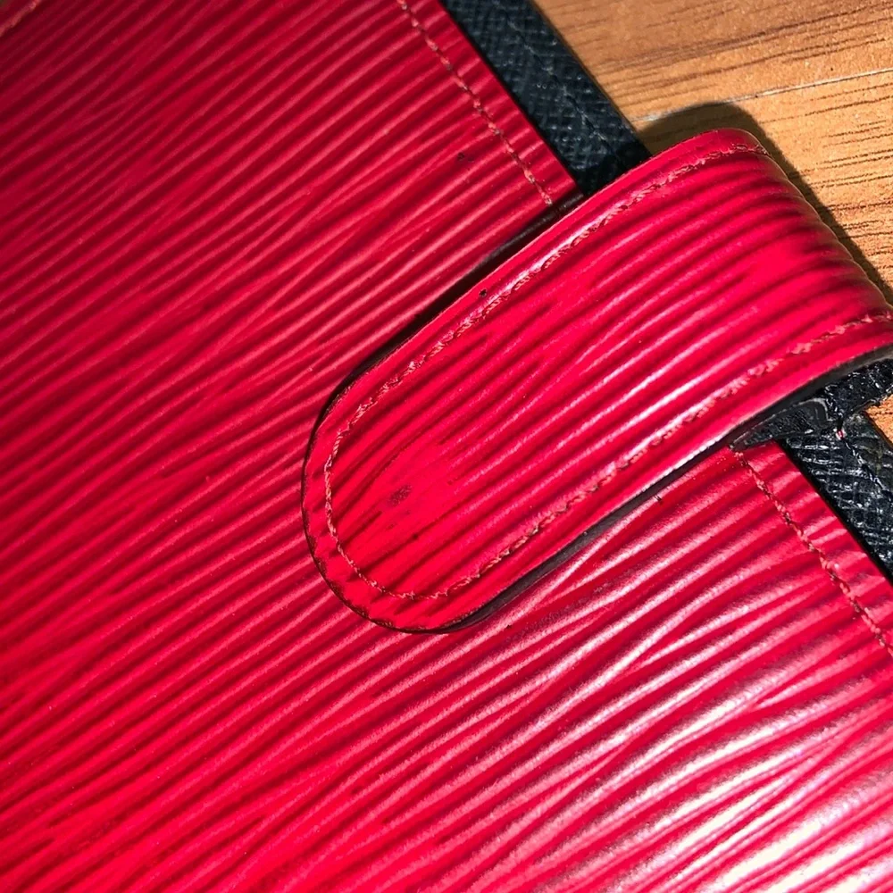 Authentic Louis Vuitton Epi Leather Agenda